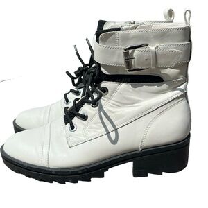 Mar Fisher White and Black Sole Plune Boots Women’s